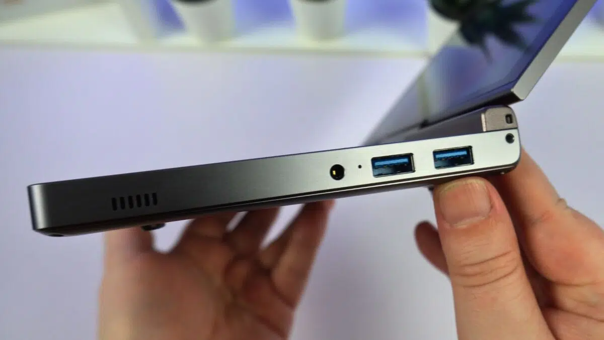 GPD Pocket 3 Pravý pohľad