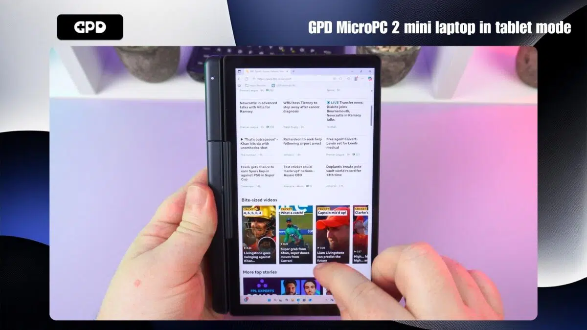 Laptop mini GPD MicroPC 2 dalam mode tablet