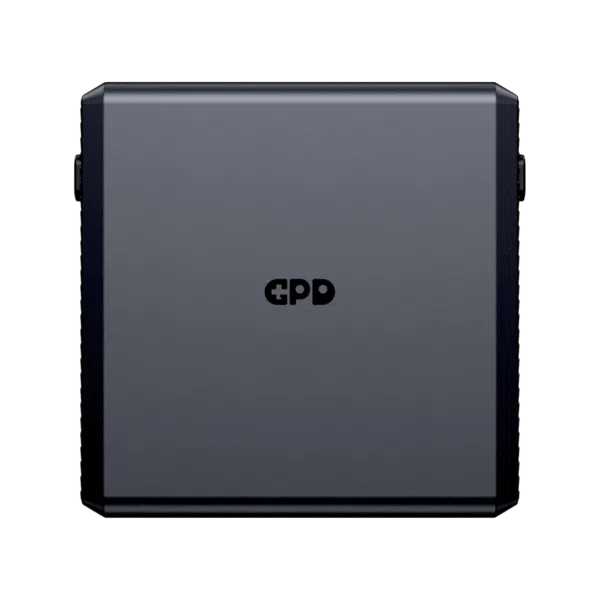 Widok z przodu czarnego, kwadratowego, odłączanego zestawu baterii dla GPD WIN 5, z logo GPD subtelnie wyśrodkowanym na jego powierzchni. Bateria jest odizolowana na czarnym tle.