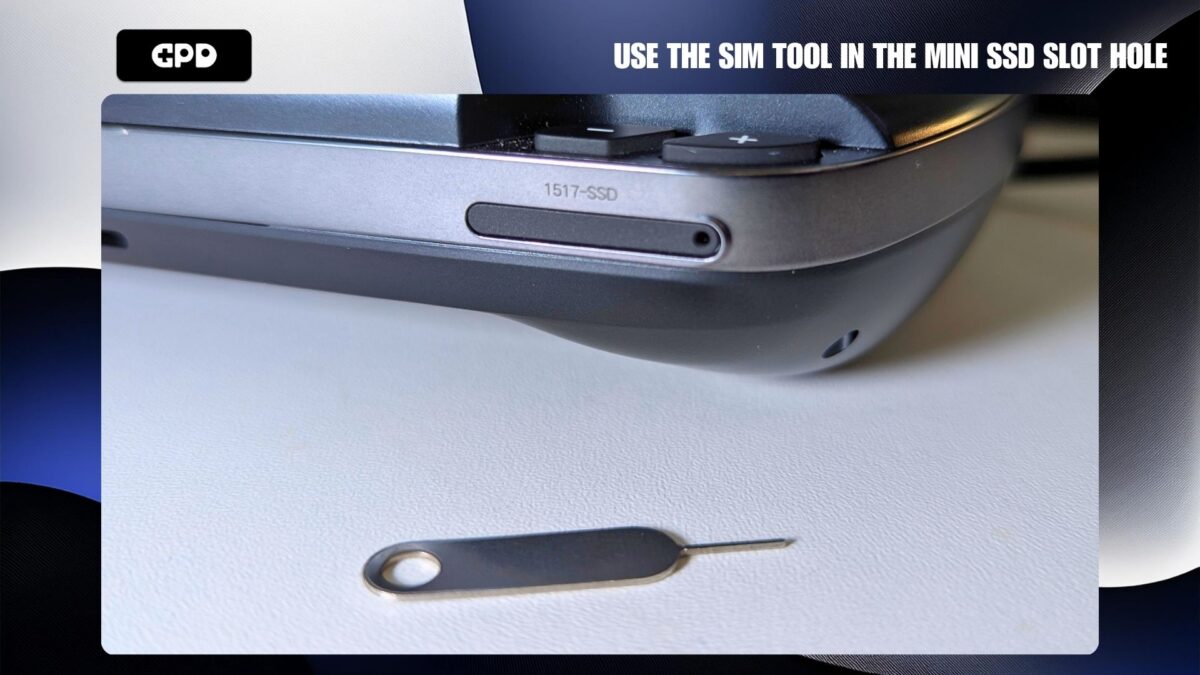 Dorong alat SIM ke dalam lubang slot Mini SSD