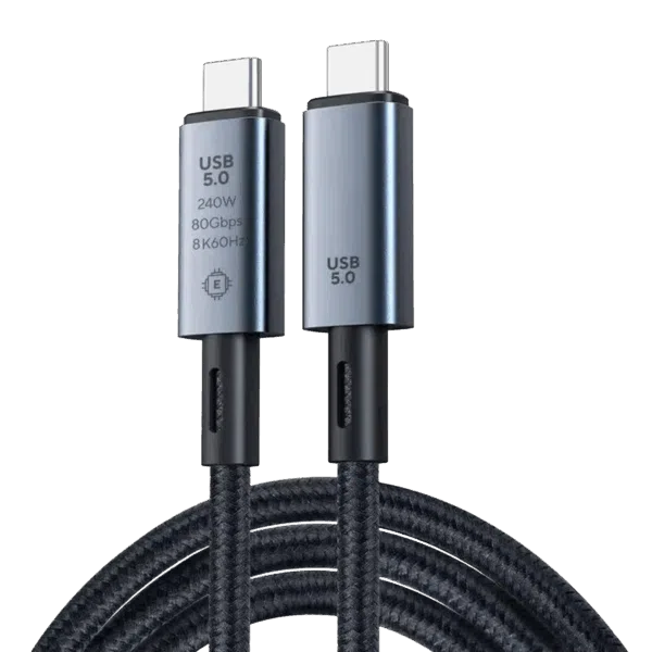 DROIX-USB-5-KABEL-LISTE-DONE-01 Fokus: Nærbillede af stik Visuelt: Et rent, lodret billede af de to USB-C-hoveder mod en sort baggrund. Vigtig information: Det ene hoved er indgraveret med E-marker-chipikonet og de fire vigtigste specifikationer (240W, 80Gbps, 8K60Hz).