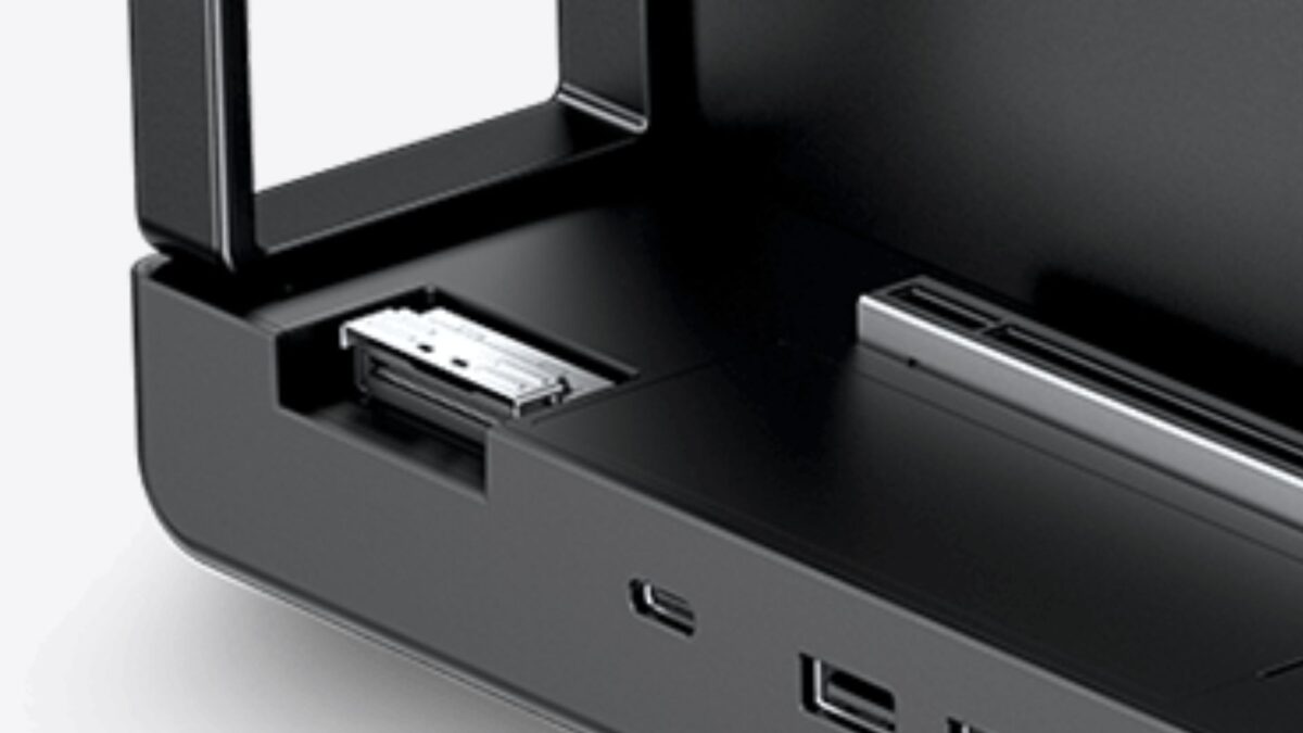 Close up of the GPD G2 MCIO port